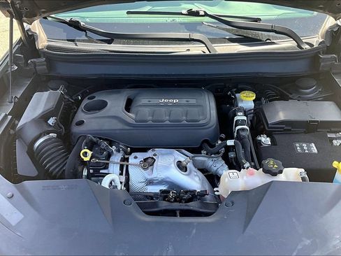 Used 2019 Jeep Cherokee Limited w/ Luxury Group AWD/4WD image 30