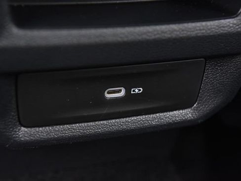 Used 2025 Volkswagen Taos SE w/ Panoramic Sunroof Package AWD/4WD image 25
