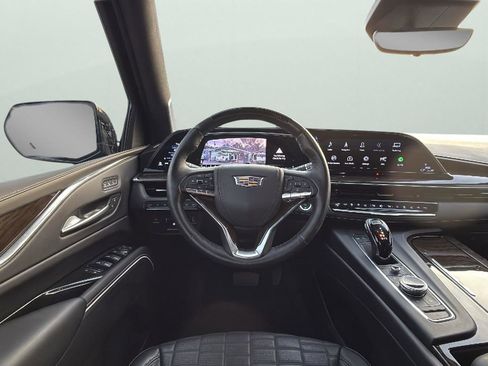 Used 2024 Cadillac Escalade ESV Sport Platinum w/ LPO, ONYX Package image 13