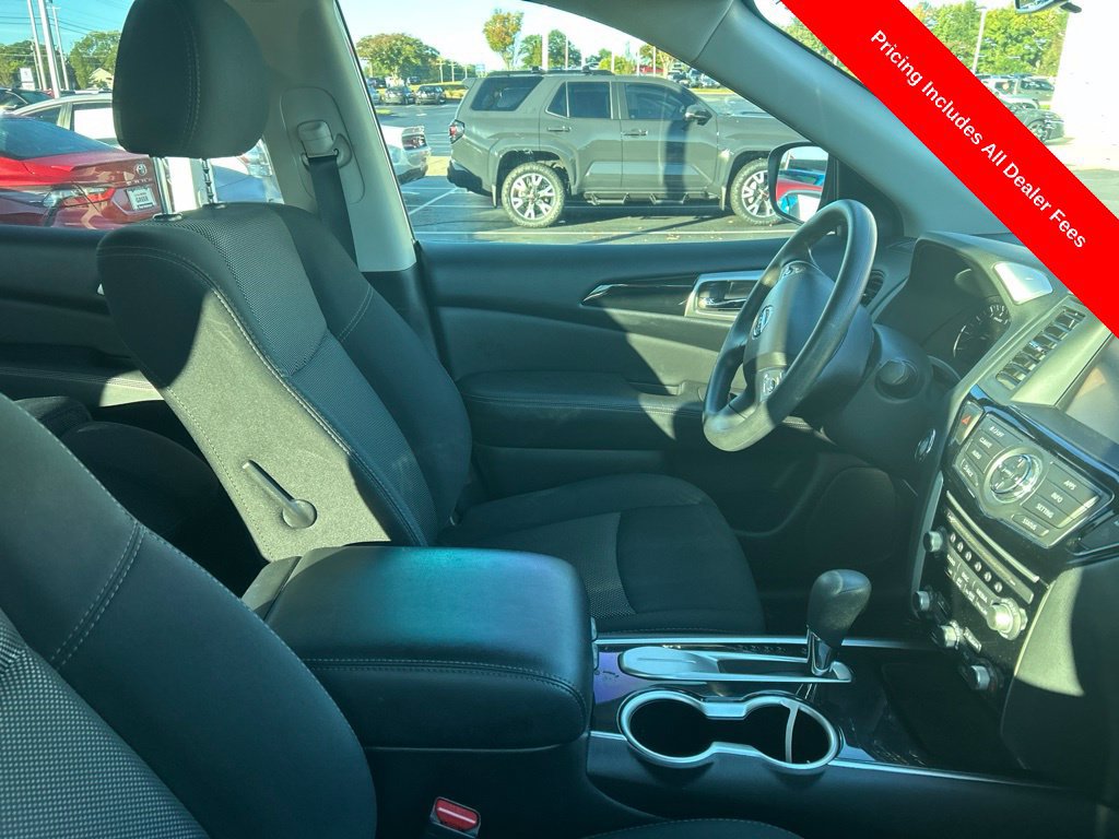 Used 2019 Nissan Pathfinder S FWD image 3