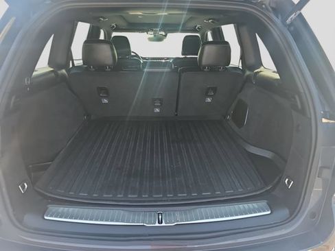 Used 2023 Jeep Grand Cherokee Overland RWD image 12