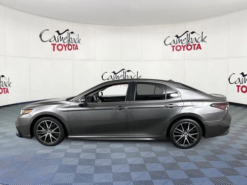 Used 2022 Toyota Camry SE image 5