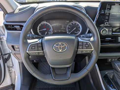Used 2022 Toyota Highlander XLE image 19