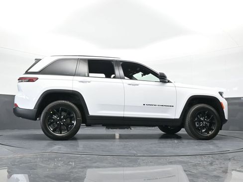New 2026 Jeep Grand Cherokee Altitude RWD image 57