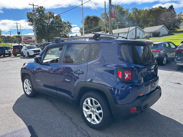 Used 2018 Jeep Renegade Latitude FWD image 4