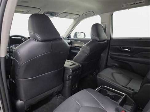 Used 2025 Toyota Grand Highlander AWD image 10
