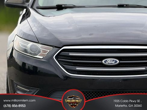 Used 2015 Ford Taurus Limited FWD image 11