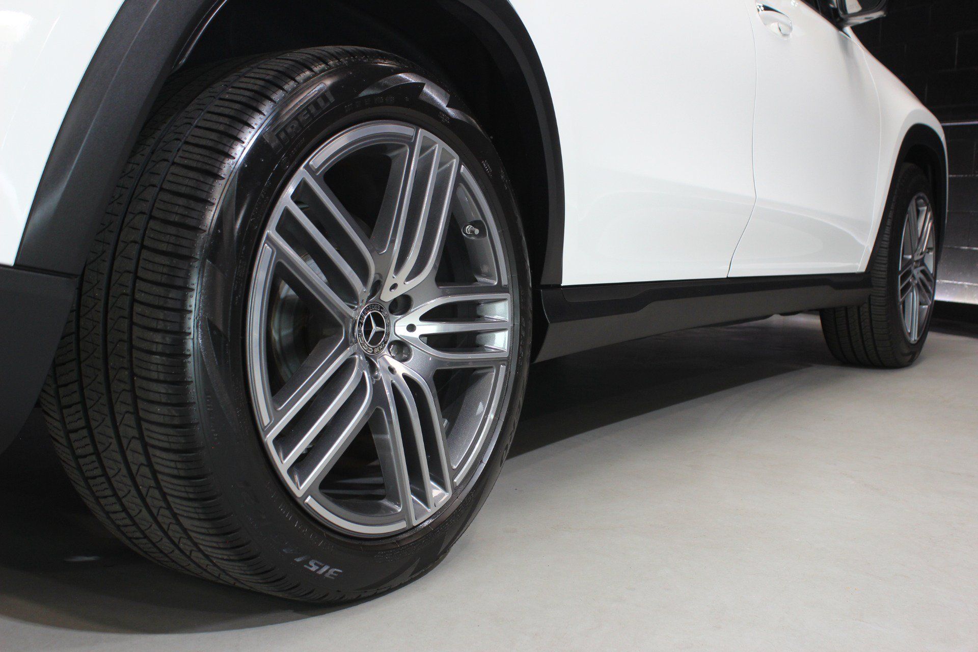 Used 2023 Mercedes-Benz GLS 450 4MATIC image 22