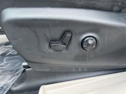 Used 2023 Chrysler Pacifica Limited image 28