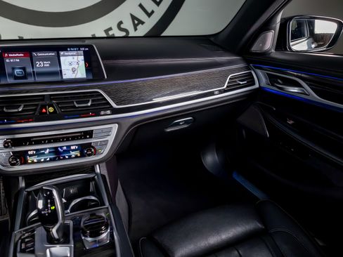Used 2019 BMW 740i w/ Executive Package image 7