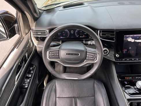 Used 2022 Jeep Wagoneer Series III w/ Premium Group I image 25