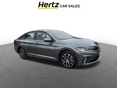 Used 2025 Volkswagen Jetta SE image 1