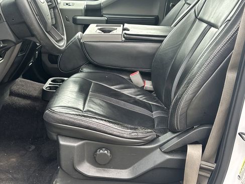 Used 2017 Ford F150 XLT image 9