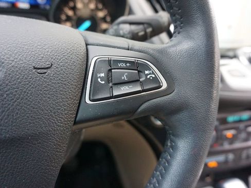 Used 2019 Ford Escape Titanium image 9