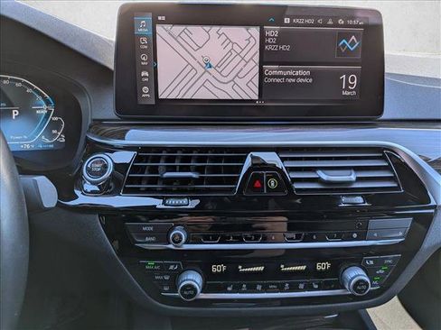 Used 2021 BMW 530e xDrive w/ Convenience Package image 15