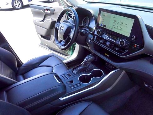 Certified 2024 Toyota Highlander XLE AWD/4WD image 14