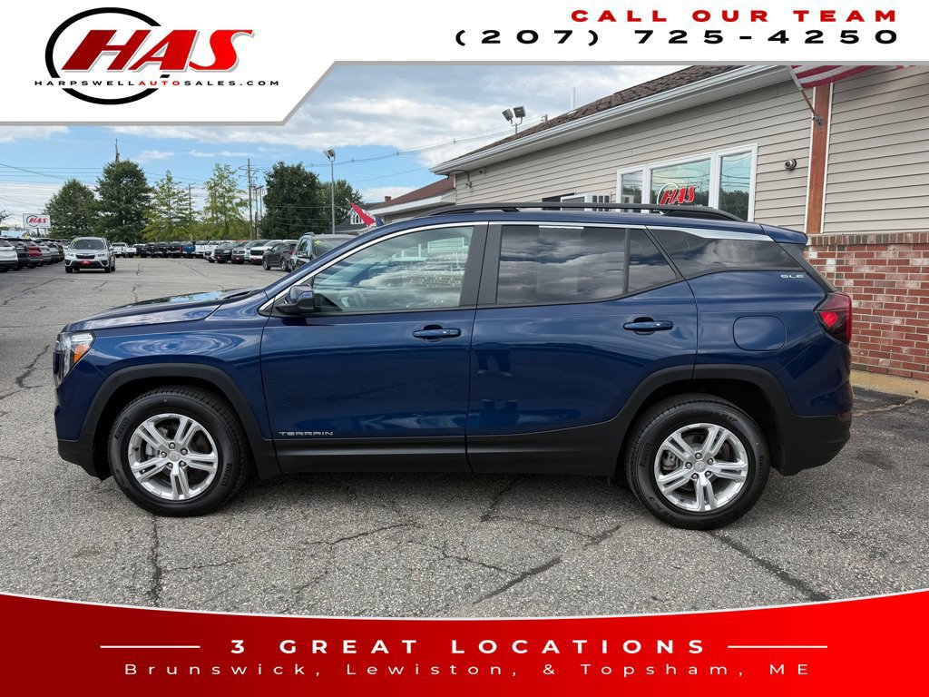 Used 2022 GMC Terrain SLE w/ Driver Convenience Package AWD/4WD image 3