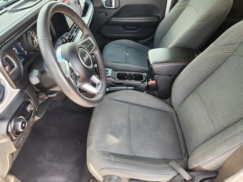 Used 2024 Jeep Wrangler Unlimited Sahara AWD/4WD image 13