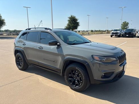Used 2022 Jeep Cherokee Latitude AWD/4WD image 5