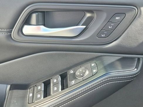 Used 2023 Nissan Rogue SL w/ SL Premium Package image 7