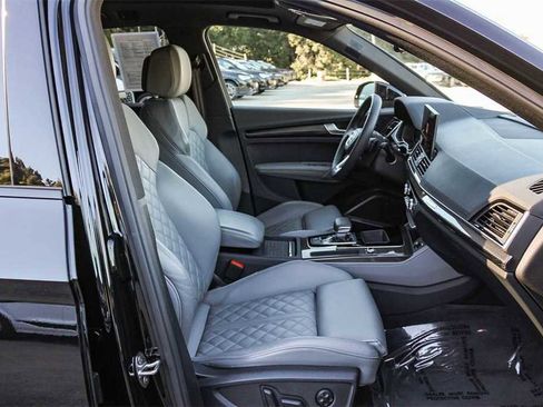 Used 2024 Audi SQ5 Prestige w/ Prestige Package image 18