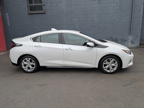 Used 2017 Chevrolet Volt Premier w/ Driver Confidence II Package image 2