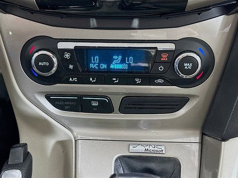 Used 2012 Ford Focus SEL FWD image 15