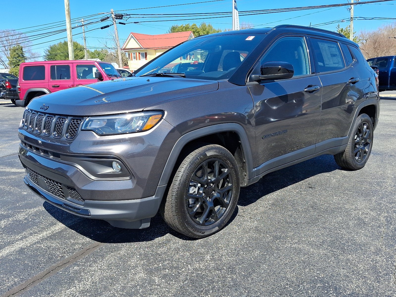 Used 2024 Jeep Compass Latitude w/ Convenience Group AWD/4WD image 3