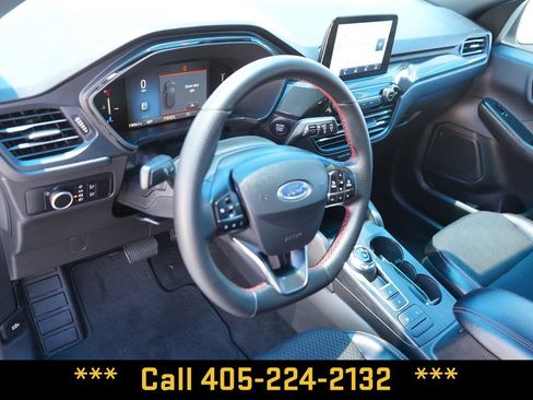 Used 2025 Ford Escape ST-Line AWD/4WD image 16