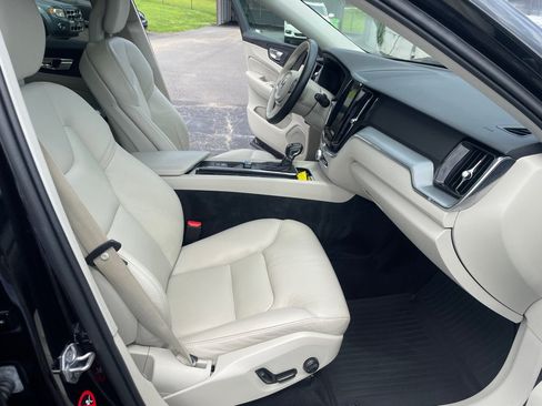 Used 2018 Volvo XC60 T5 Momentum w/ Vision Package AWD/4WD image 22