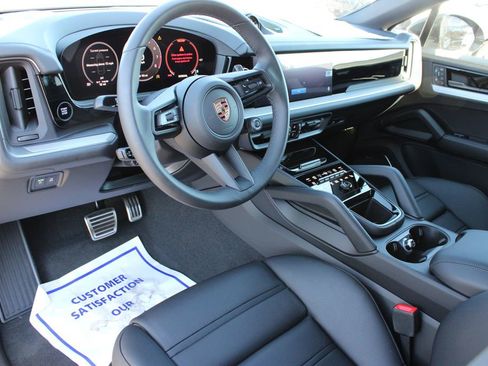 New 2025 Porsche Cayenne S image 4