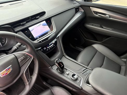 Used 2025 Cadillac XT5 Luxury w/ LPO, Floor Liner Package FWD image 16