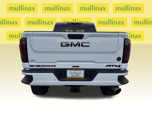 Used 2025 GMC Sierra 2500 AT4 w/ AT4 Premium Plus Package AWD/4WD image 9