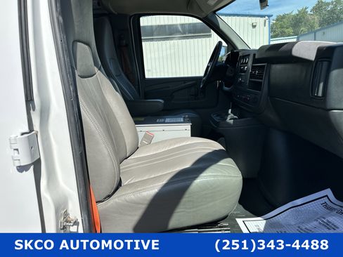 Used 2015 Chevrolet Express 2500 image 12