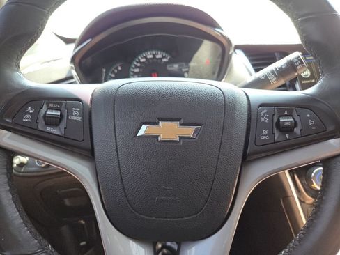 Used 2018 Chevrolet Trax Premier FWD image 33