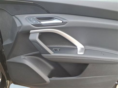 Used 2025 Audi Q5 Premium w/ Convenience Package image 9