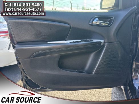 Used 2019 Dodge Journey SE w/ Blacktop Package image 11