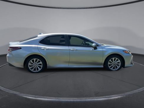 Used 2023 Toyota Camry LE FWD image 9
