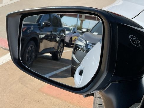 New 2025 Nissan Versa SR w/ Trunk Package image 9