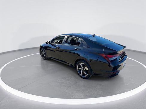 Used 2023 Hyundai Elantra SEL w/ Convenience Package image 10