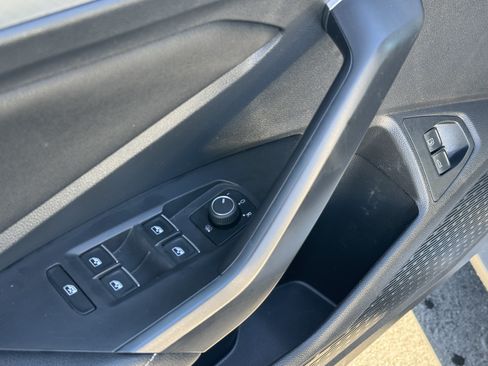 Used 2022 Volkswagen Jetta SE w/ Panoramic Sunroof Package FWD image 14
