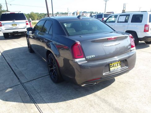 Used 2019 Chrysler 300 Touring w/ Sport Appearance Package RWD image 14