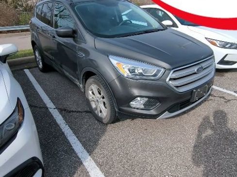 Used 2017 Ford Escape SE w/ Equipment Group 201A image 1