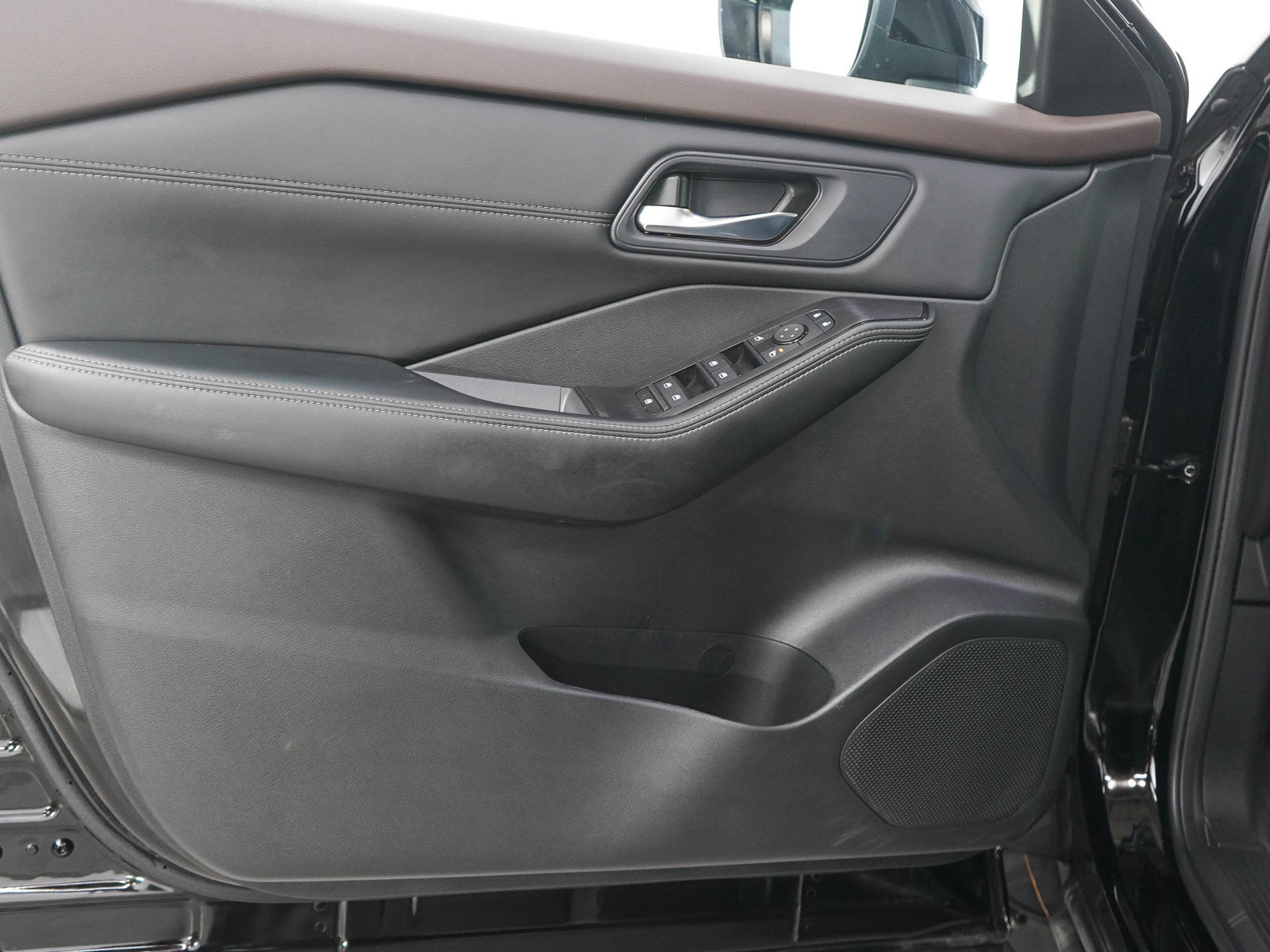 Used 2023 Nissan Rogue SV w/ SV Premium B Package AWD/4WD image 19