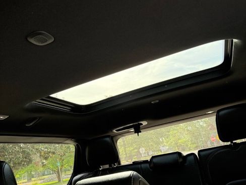 Used 2024 Jeep Wagoneer Base w/ Premium Group I image 19