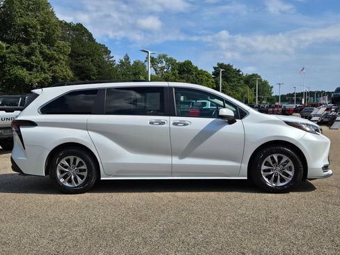 Used 2023 Toyota Sienna XLE FWD image 7