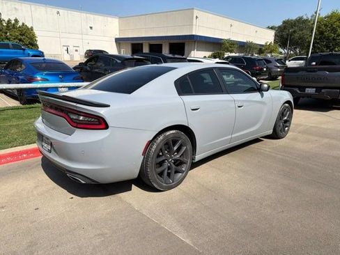 Used 2022 Dodge Charger SXT w/ Blacktop Package RWD image 3