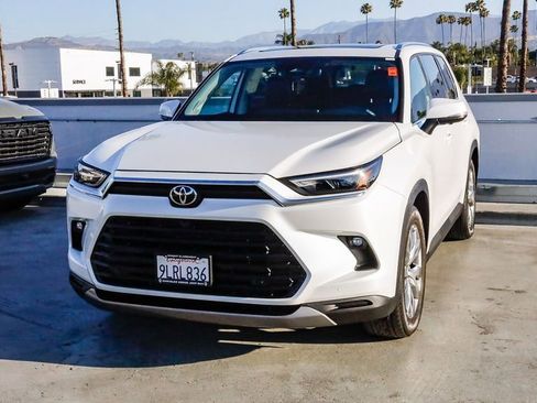 Used 2024 Toyota Grand Highlander FWD image 4