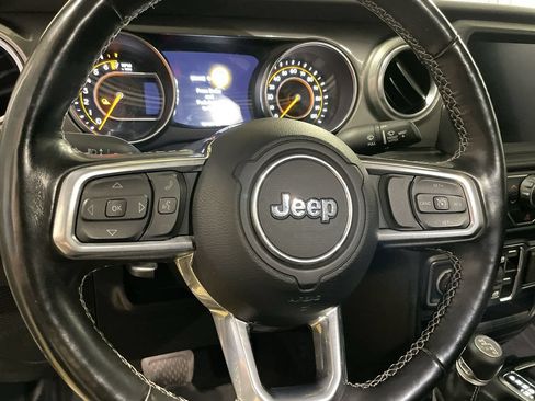 Used 2022 Jeep Gladiator Overland w/ Cold Weather Group AWD/4WD image 16