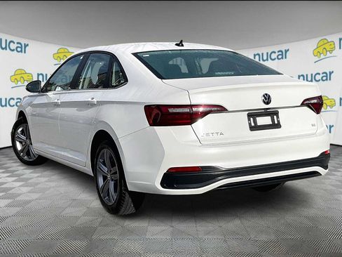 Used 2024 Volkswagen Jetta SE w/ Panoramic Sunroof Package image 4